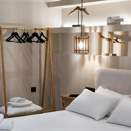 Hayes Syros * Эрмуполис