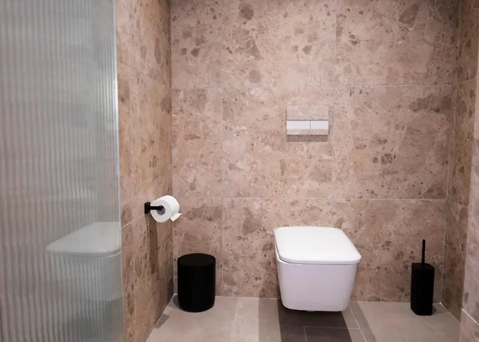 Hayes Syros Эрмуполис