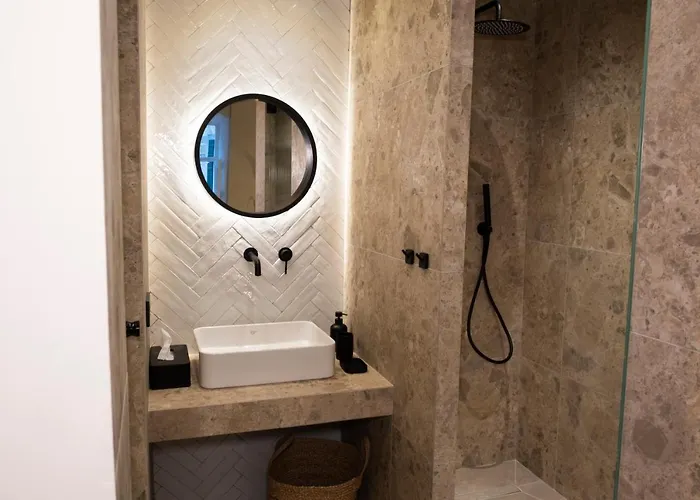 Hayes Syros Эрмуполис