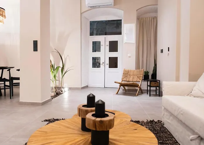 Hayes Syros * Эрмуполис