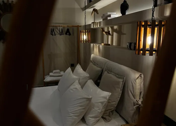 Hayes Syros * Эрмуполис