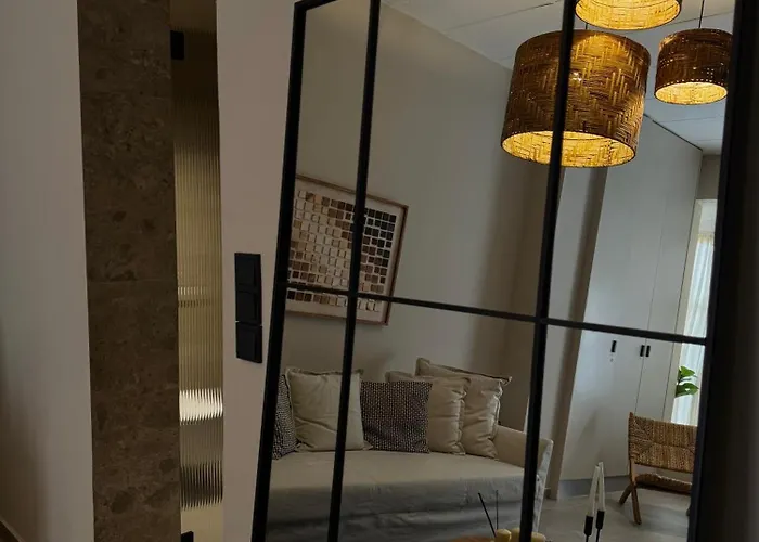 Hayes Syros * Эрмуполис