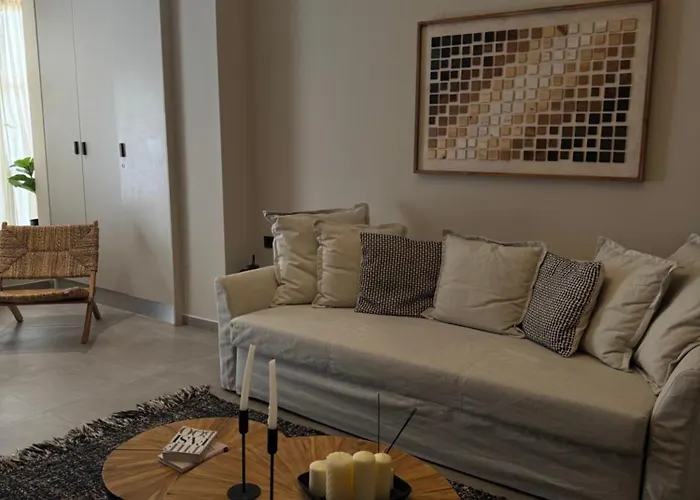 Hayes Syros Эрмуполис