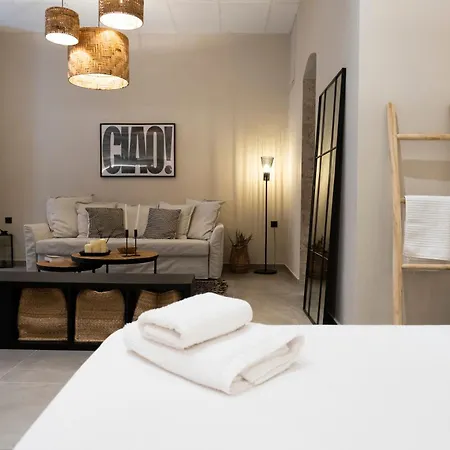 Hayes Syros Apartment *